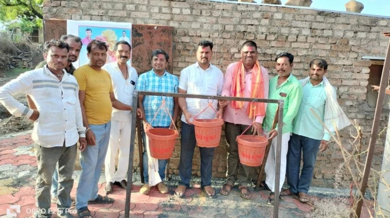 सार्वजनिक ठिकाणी थुंकण्यासाठी वाळू भरलेली बकेट उपक्रम